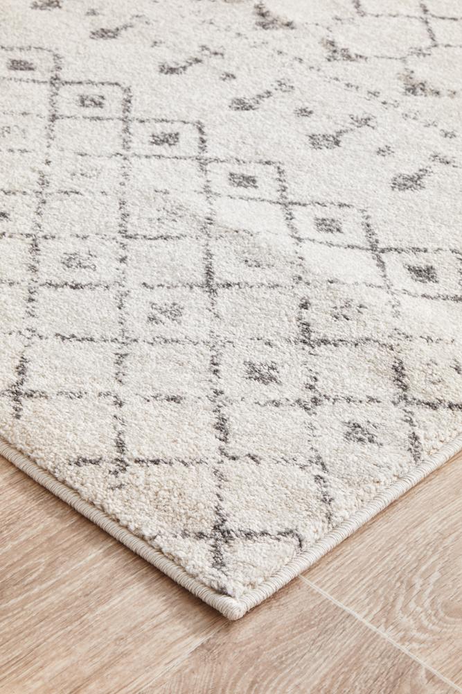 Monochrome Trellis Silver Runner Rug