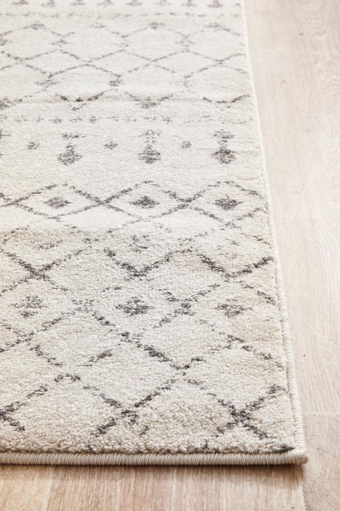 Monochrome Trellis Silver Runner Rug