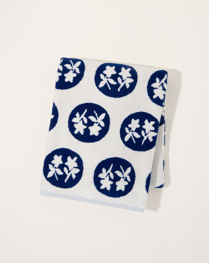 Dusen Dusen Navy Pattern Bouquet Bath Towel